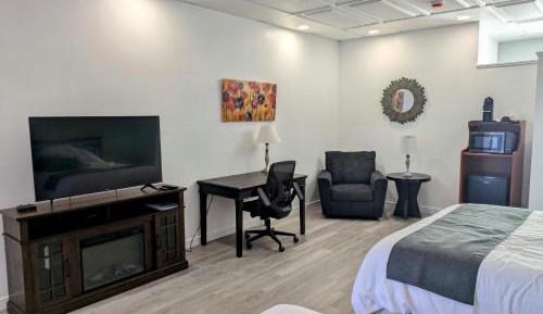 Deluxe Queen Room