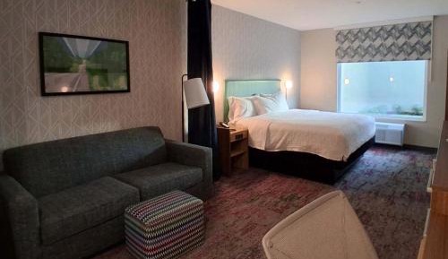 King Studio Suite with Accessible Tub - Mobility Access