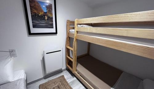 Single Bed in Mixed Dormitory Room