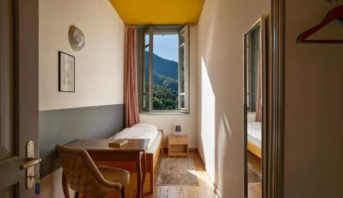Single Room with Mountain View