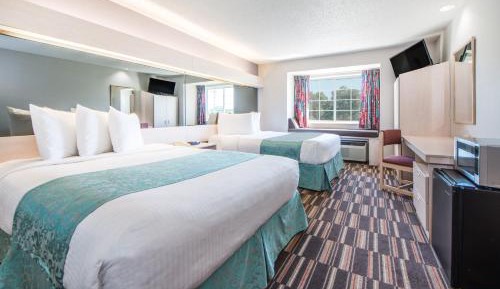 Queen Room with Two Queen Beds - Non-Smoking