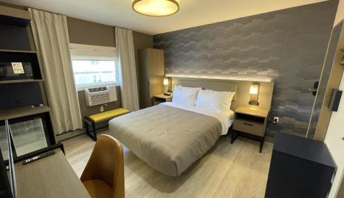 Standard Queen Room