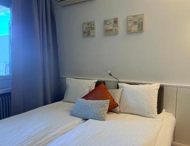 Three-Bedroom Apartment with Mountain View