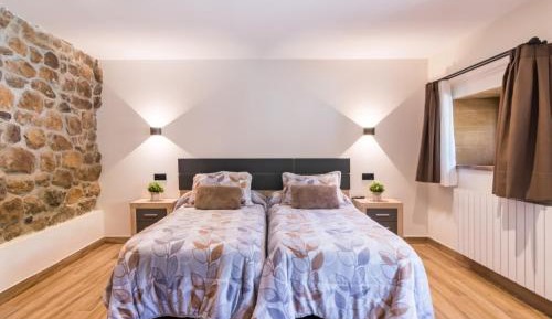 Two-Bedroom Deluxe Apartment with Garden View