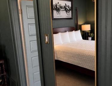 Standard Queen Room