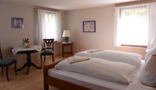 Standard Twin Room with Shared Bathroom