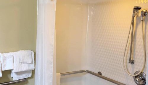 Queen Suite - Accessible/Non-Smoking
