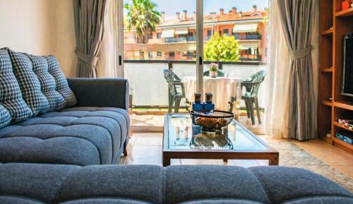 Apartment with Pool View 