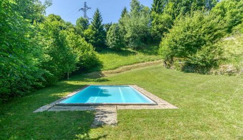 Two-Bedroom Deluxe Apartment with Garden View