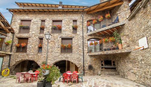 Three-Bedroom Apartment with Mountain View