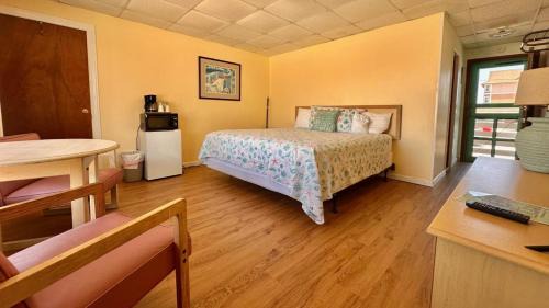King Room with Pool View