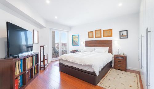 Two-Bedroom Deluxe Apartment with Balcony