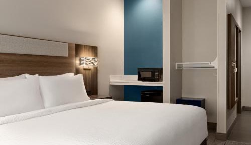 Standard King Room with Mobility Accessible Roll-In Shower