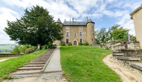Two-Bedroom Deluxe Apartment with Garden View