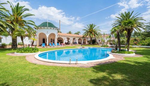 Villa with Garden View