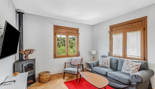 Two-Bedroom Deluxe Apartment with Garden View