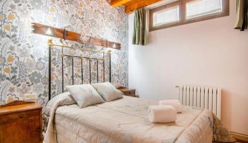 Two-Bedroom Apartment with Mountain View