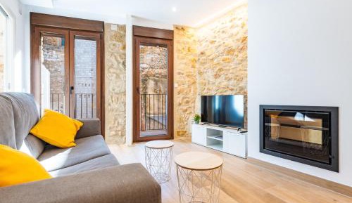 Two-Bedroom Deluxe Apartment with Balcony