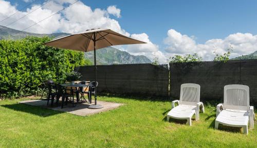 Two-Bedroom Deluxe Apartment with Garden View