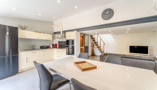 One-Bedroom Apartment with Garden View
