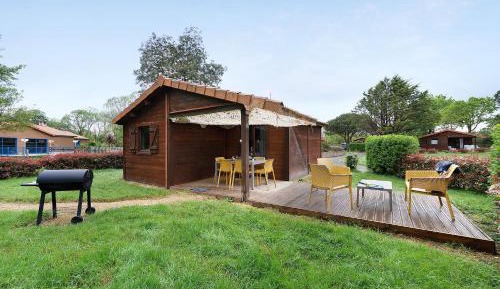 Two-Bedroom Deluxe Apartment with Garden View