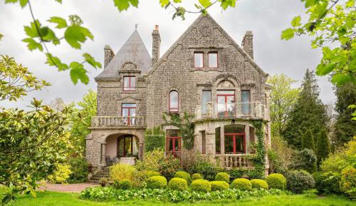 Villa with Garden View