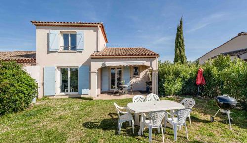 Villa with Garden View