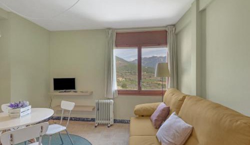 Two-Bedroom Deluxe Apartment with Garden View