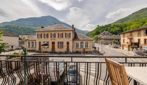 Superior One-Bedroom Apartment with Balcony