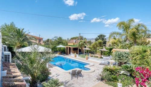 Two-Bedroom Deluxe Apartment with Garden View