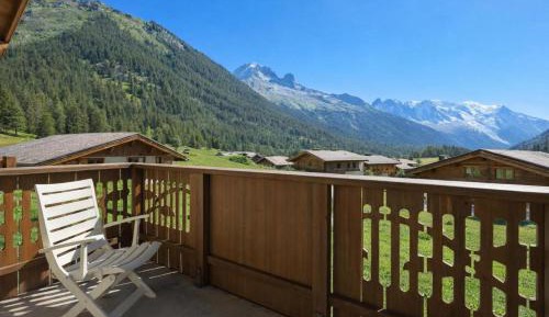 Apartment with Mountain View