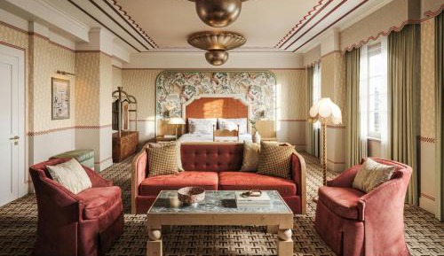 Junior King Suite with Sofa Bed