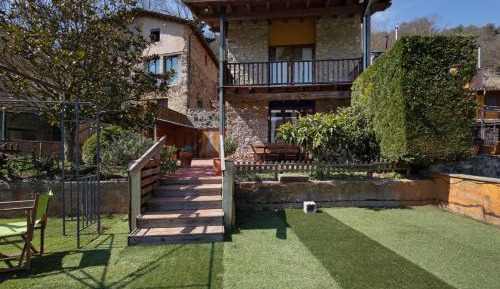 Three-Bedroom Premium Apartment with Balcony