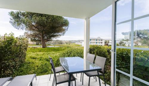 Two-Bedroom Deluxe Apartment with Garden View