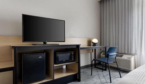 Queen Room with Two Queen Beds and Adapted Tub - Mobility Accessible