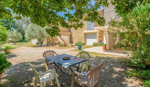 Two-Bedroom Deluxe Apartment with Garden View