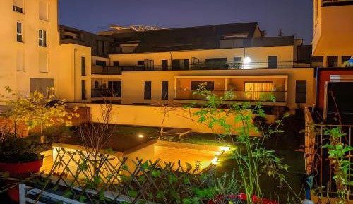 Two-Bedroom Deluxe Apartment with Garden View
