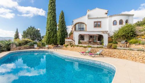 Villa with Garden View
