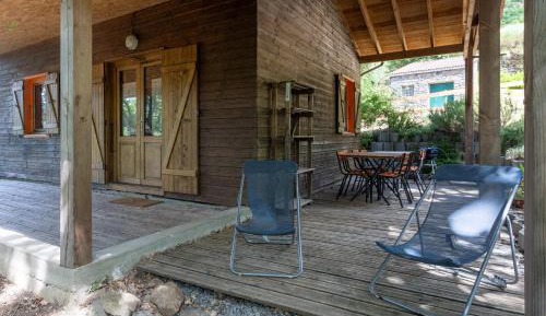 Two-Bedroom Deluxe Apartment with Balcony