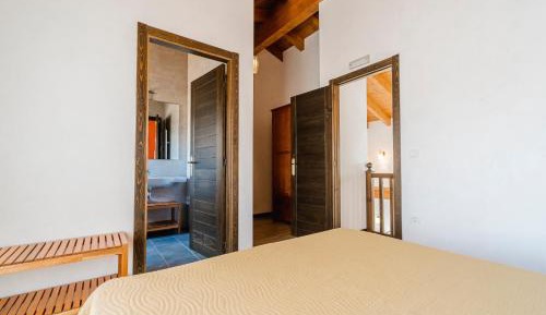 Two-Bedroom Deluxe Apartment with Balcony