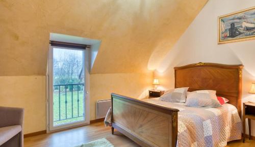 Two-Bedroom Deluxe Apartment with Garden View