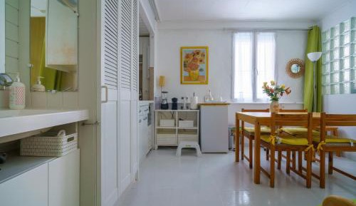Apartment with Shower