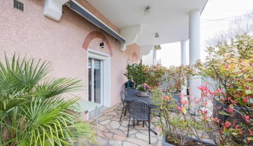 Two-Bedroom Deluxe Apartment with Garden View