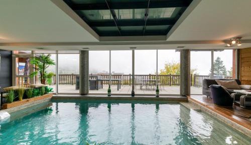 Three-Bedroom Apartment with Mountain View
