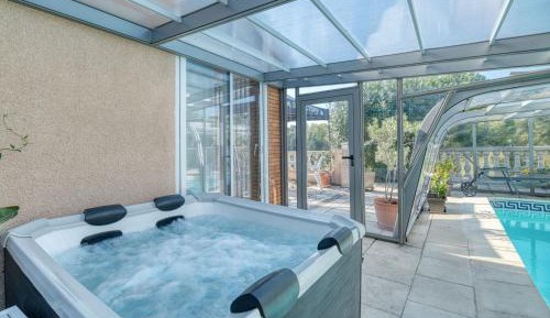 Superior One-Bedroom Apartment with Balcony