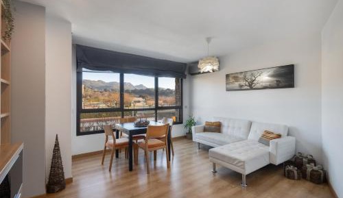 Two-Bedroom Deluxe Apartment with Balcony