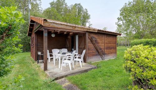 Two-Bedroom Deluxe Apartment with Garden View