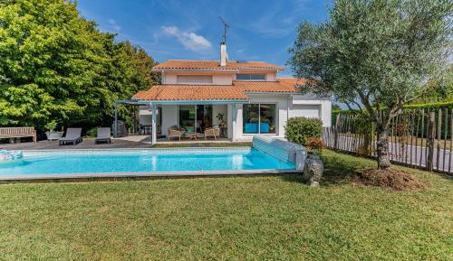Villa with Garden View