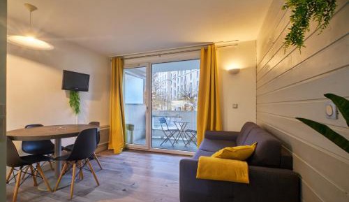 Superior One-Bedroom Apartment with Balcony