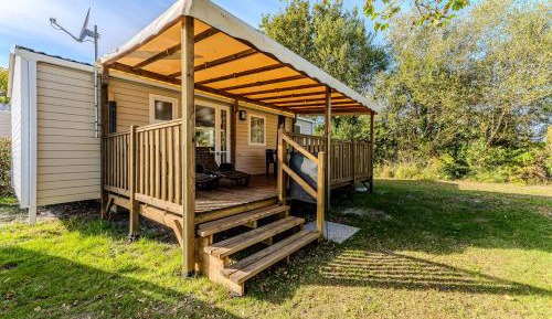 Bungalow with Patio